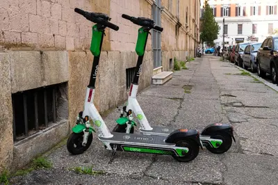 a scooter parked on the side of a building at Casa Linnea in Rome