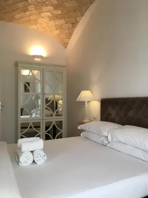 a bedroom with a large bed with two white towels at La finestra sul Colosseo B&B 1 in Rome