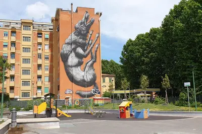 a mural of a dog on the side of a building at Casa Ferrari Testaccio e Trastevere Wi-Fi free in Rome