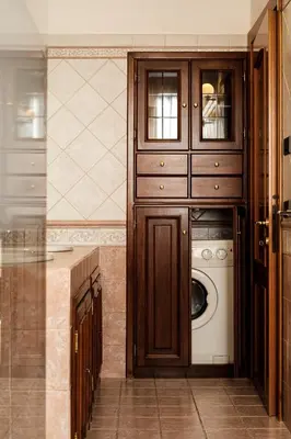a laundry room with a washing machine and a door at Magna Domus in Rome