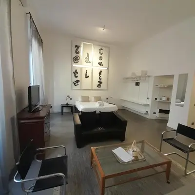 a living room with a couch and a bed at Loft Farnese luxury 3 stanze 3 bagni salotti cucina in Rome