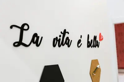 a wall sticker with the words la unto ailler at BDC - Termini Sun Apartment in Rome