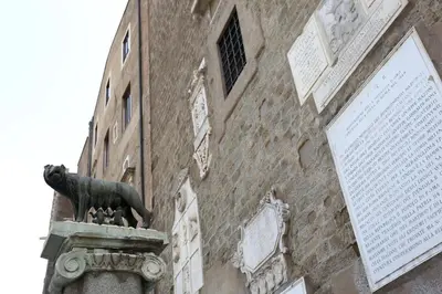 a statue of a cat sitting on top of a building at Loft 5c - Palatino in Rome