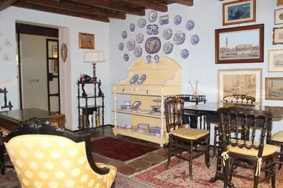 a room with a table and chairs and plates on the wall at Penelope's House in Rome