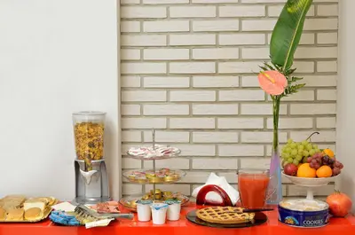 a table with food and drinks on top at G&G Trastevere in Rome