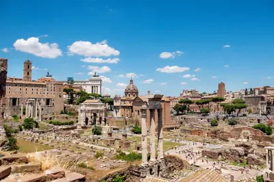 a view of the ruins of the ancient city at B&B Smart Rooms in Rome