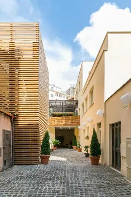a courtyard of a building with potted plants at Demetra Eco Guest House in Rome