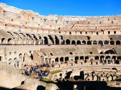 a large amphitheater with people standing in it at CASA DONATELLO con TERRAZZO in Rome