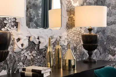 a table with two lamps and a mirror at Rocco Forte House Piazza Di Spagna, Rome in Rome
