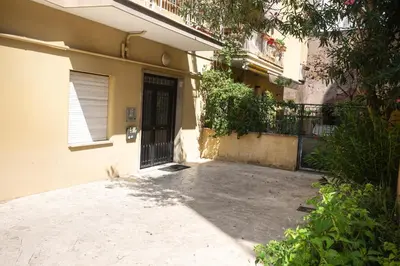 a building with a black door and a balcony at Rooms Monteverde 2 in Rome