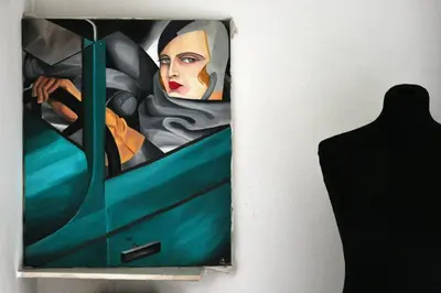 a painting of a woman in a mirror next to a mannequin at Gallery Guesthouse in Rome