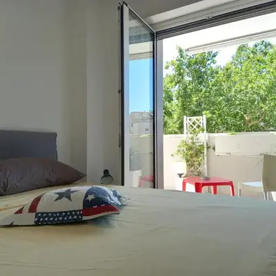 LIVING ROME Int 2