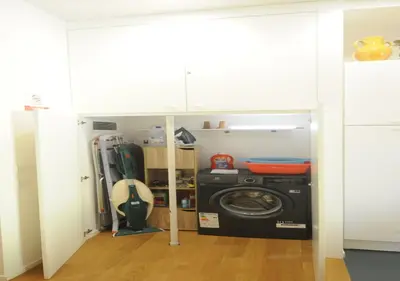 a laundry room with a washer and a washing machine at Viaggio da Bea al Gianicolo in Rome