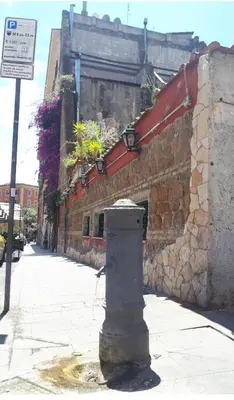 a stone building with a street sign next to it at A casa di Rosanna in Rome