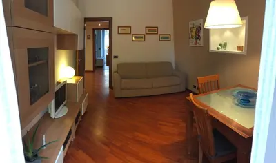 a living room with a couch and a table at Il giardino nascosto in Rome