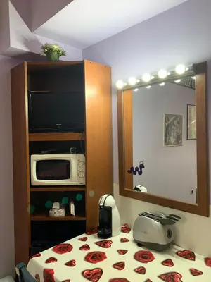 a room with a bed with a microwave and a mirror at BREAD & BUTTER in Rome