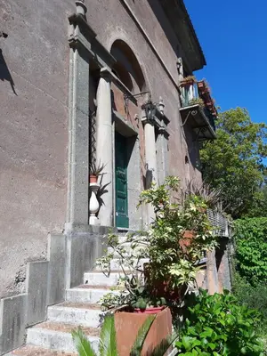 a building with stairs and a green door at OB1 Vacanze Romane in Rome
