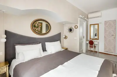 a bedroom with a large bed and a mirror at Spanish Steps Art Gallery- Roma in Rome