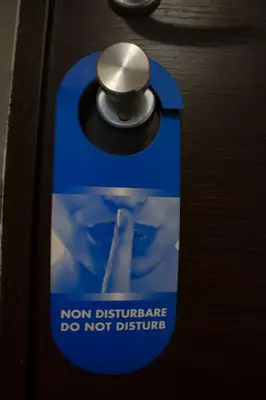 a door knob with a sign on it that says non disturbance do not disturb at Prati Comfort in Rome