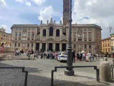 a crowd of people in front of a large building at Biancorè in Rome