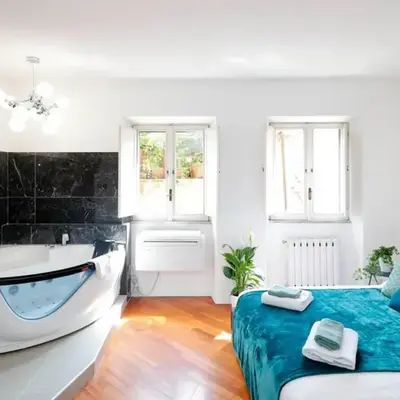 Pantheon Amazing Jacuzzi Suite