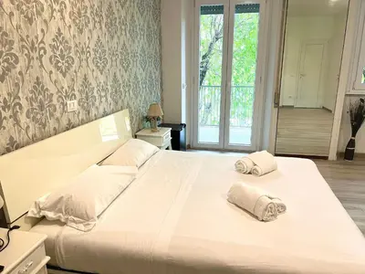 a bedroom with a large white bed with towels on it at A Quattro Passi Da in Rome