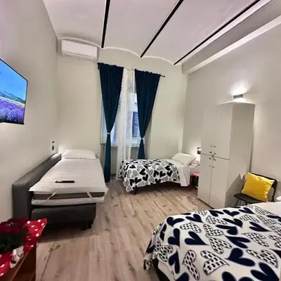 Român Holidays
