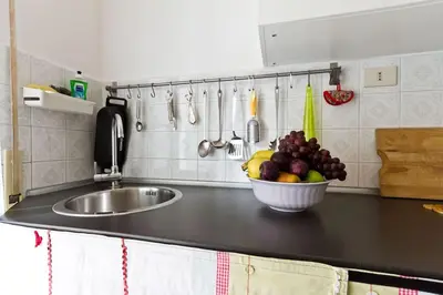 a bowl of fruit on a counter in a kitchen at A Casa di Pe' Casa Vacanze in Rome