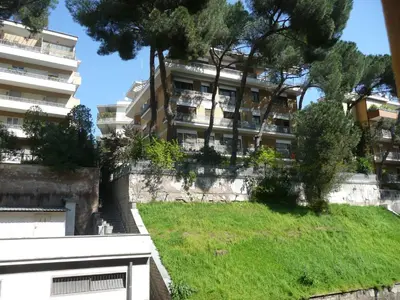 a building with a grassy hill in front of it at SUITE 14 - Appartamento delizioso in ROMA Centro- 200 mt da METRO B in Rome