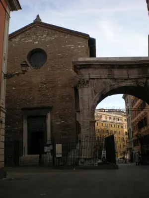 an old brick building with an arch in front of it at Le Sibille in Rome