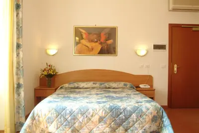 a bedroom with a bed and a picture of a cat at Hotel Tirreno in Rome