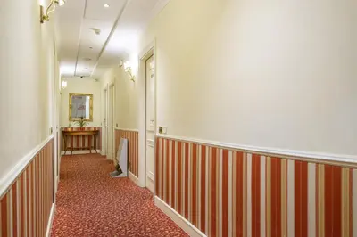 a hallway with a striped wall in a hotel room at Gambrinus Hotel in Rome
