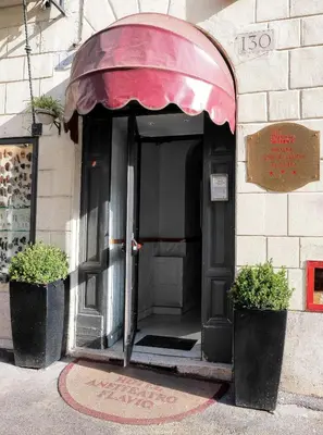 an entrance to a building with a red awning at Hotel Anfiteatro Flavio in Rome