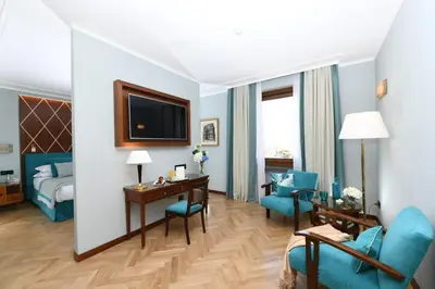 a hotel room with a bed and a desk at Bettoja Hotel Mediterraneo in Rome