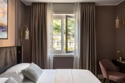 a bedroom with a bed and a window at Hotel Viminale in Rome