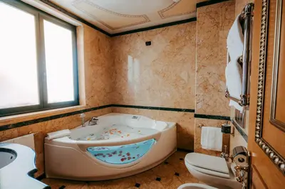 a bathroom with a tub and a toilet and a sink at River Palace Hotel in Rome