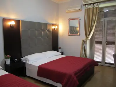 a hotel room with a large bed and a mirror at Hotel d'Este in Rome