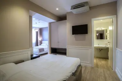 a bedroom with a bed and a bathroom with a tv at Hotel Museum in Rome