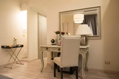 a room with a desk with a lamp and a mirror at Town House 62 in Rome