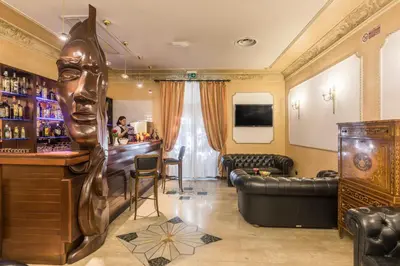 a bar with a statue of a face behind the counter at Hotel Villa Rosa in Rome