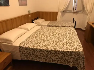 two beds in a hotel room at Hotel Lodi in Rome