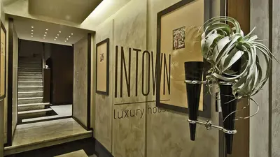 a lobby with a entrance to a luxury house at Intown Luxury House in Rome