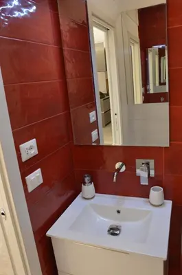 a bathroom with a white sink and a mirror at Posada de Liz y Fabrizio in Rome