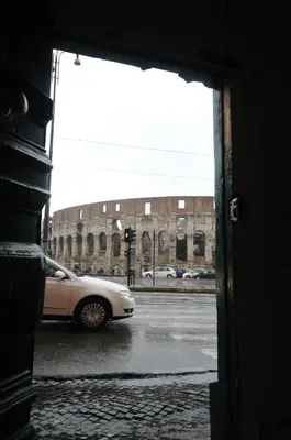 a car driving through a door in a building at Casa Vacanze Colosseo da Fernando no elevator in Rome