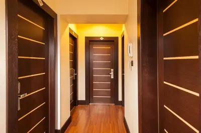 a hallway with wooden doors in a house at Hotel Buenos Aires in Rome