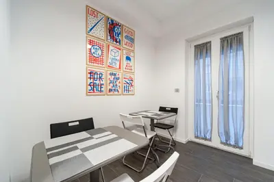 a dining room with a table and chairs at Il Rosso e il Blu in Rome