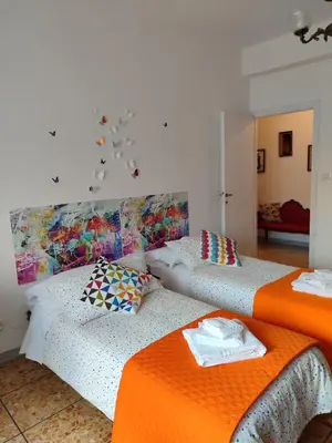 two beds sitting next to each other in a room at Astmigo in Rome