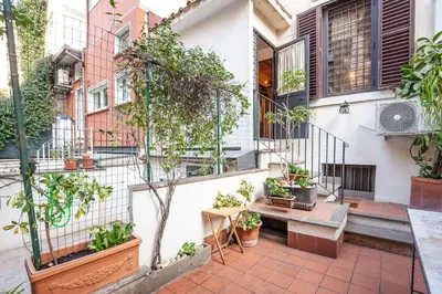 a courtyard with potted plants on a building at Il giardino di Bobo in Rome