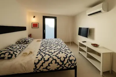 a bedroom with a bed and a television at Il quattro e l'otto in Rome