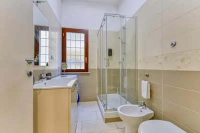 a bathroom with a shower and a toilet and a sink at Gold Apartment Monteverde-Gianicolense in Rome